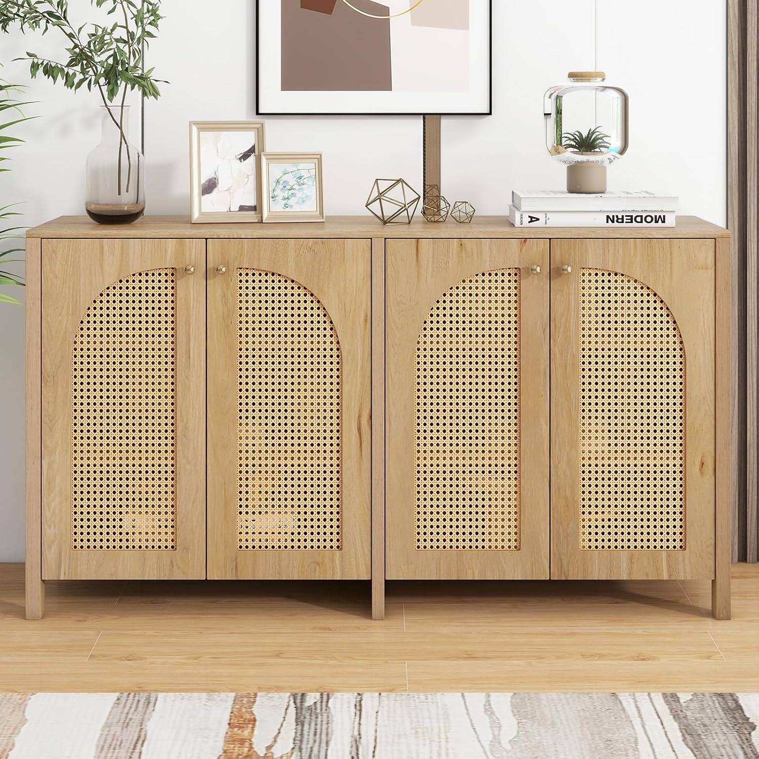Bahut salon en rotin avec quatre portes, finition bois naturel, meuble de rangement minimaliste pour salle a manger ou chambre