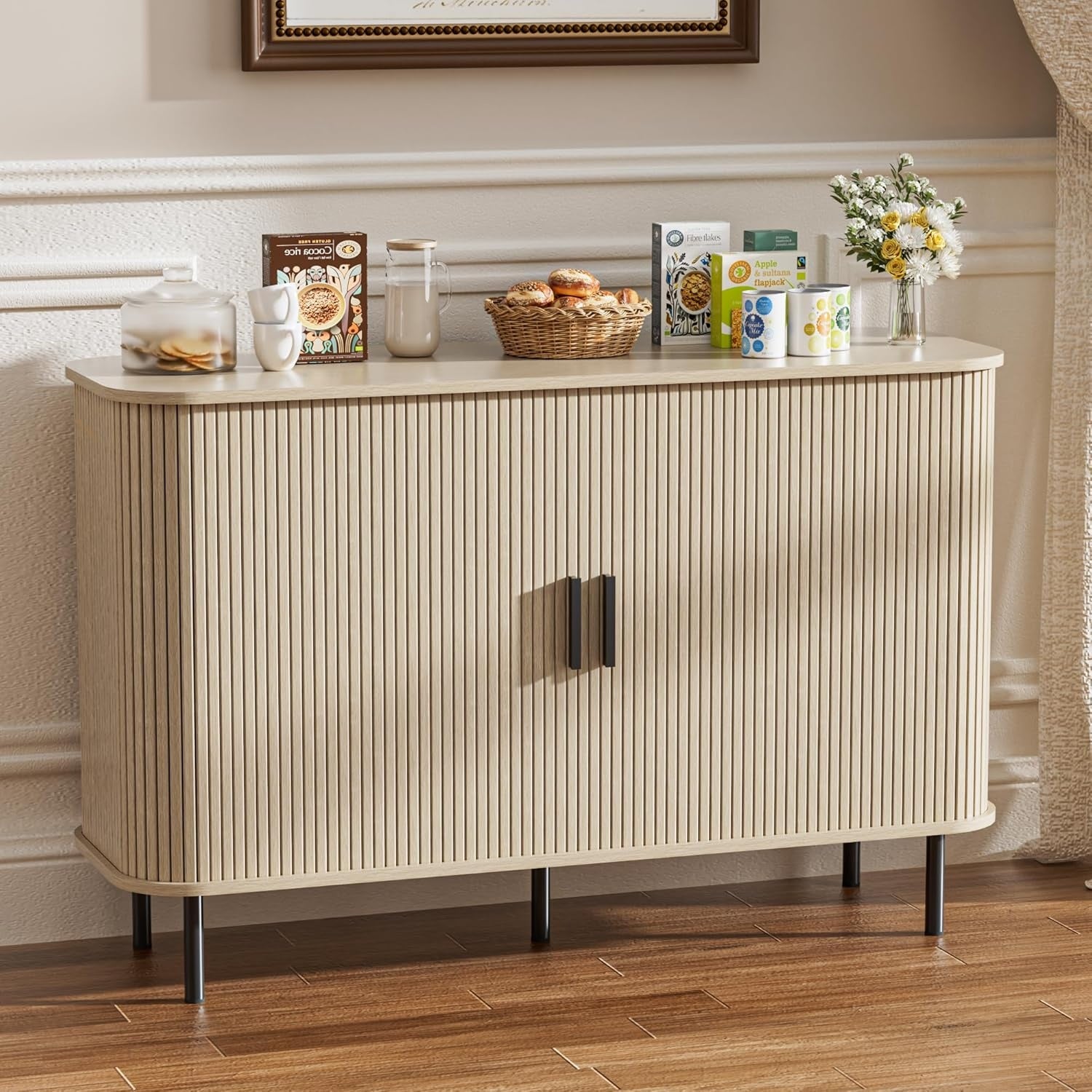 Meuble buffet beige avec porte coulissante effet tambour, armoire de rangement moderne pour salon salle a manger et maison