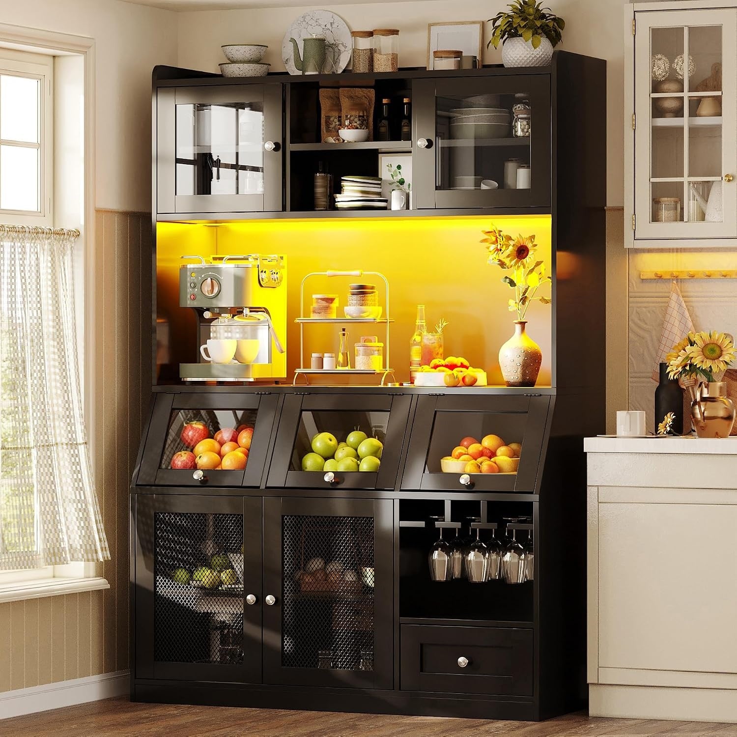 Equipement de cuisine noir 120 x 40 x 181,7 cm avec plan de travail, eclairage LED et portes vitrees relevables pour un rangement optimise