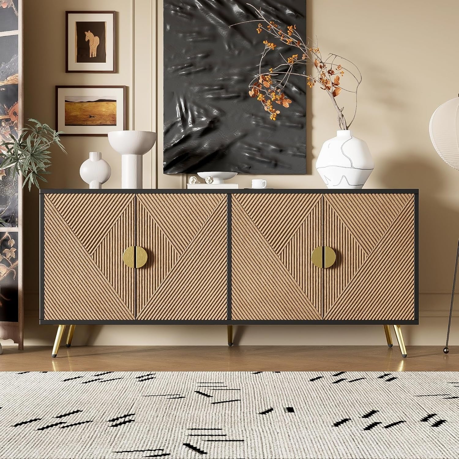 Bahut contemporain 160 x 40 x 75 cm dote de quatre portes, pieds raffines et poignees dorees, ideal pour un interieur moderne